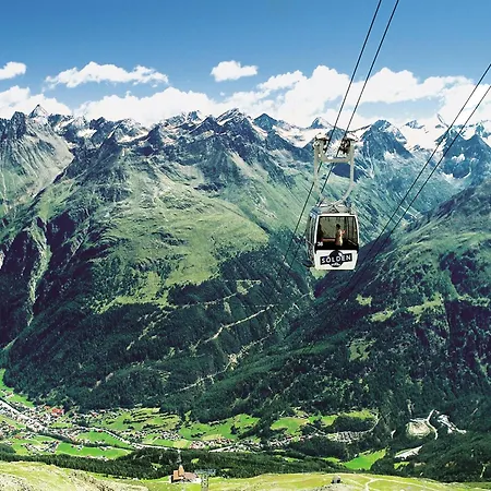 In Austria With Mountain Views * Längenfeld